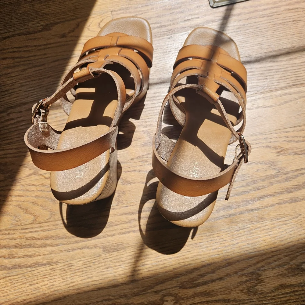 NWOT Limelight Slingback Wedge Platform Clogs Sandals in brown/Natural tan